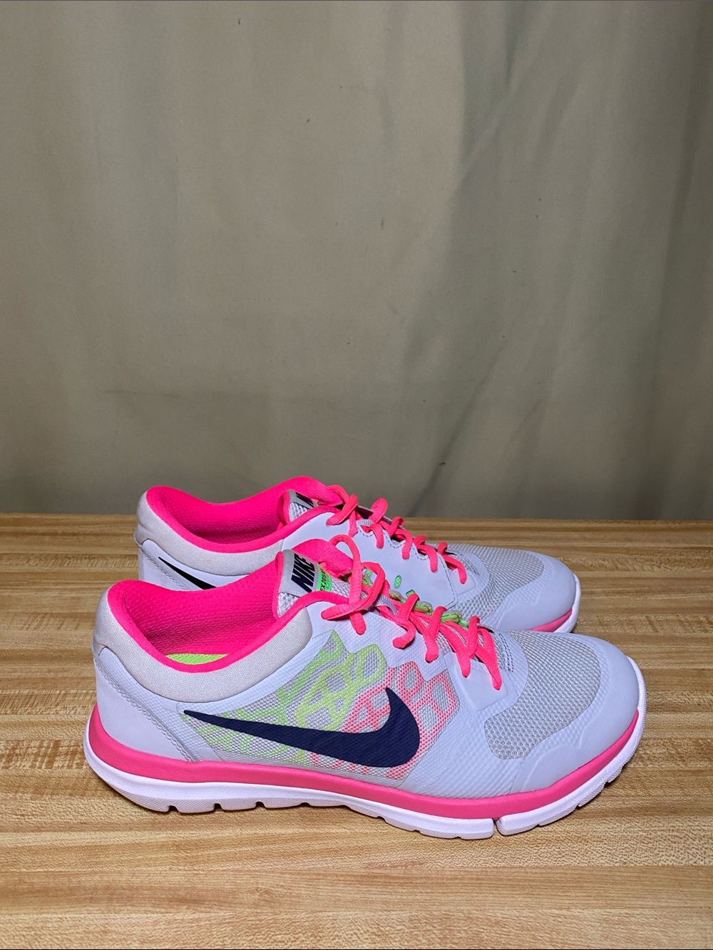 Nike Flex 2015 RN Pure Platinum/Hyper Pink/ Voltage Green Shoes size 9